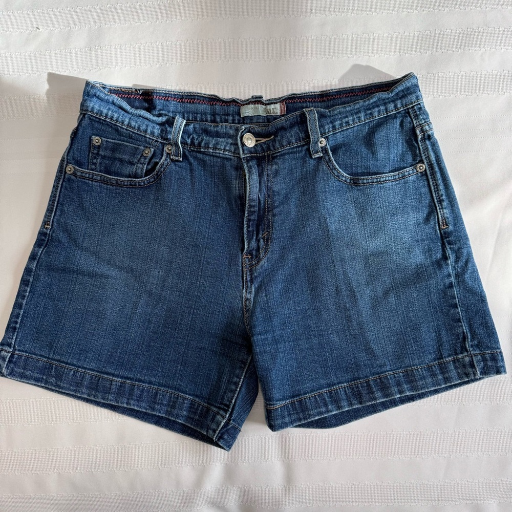 Levi's 515 Women's Mid Rise Stretch Jean Shorts Medium Wash Size 10